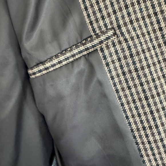 Like new H & M man plaid jacket in large - Picture 7 of 11